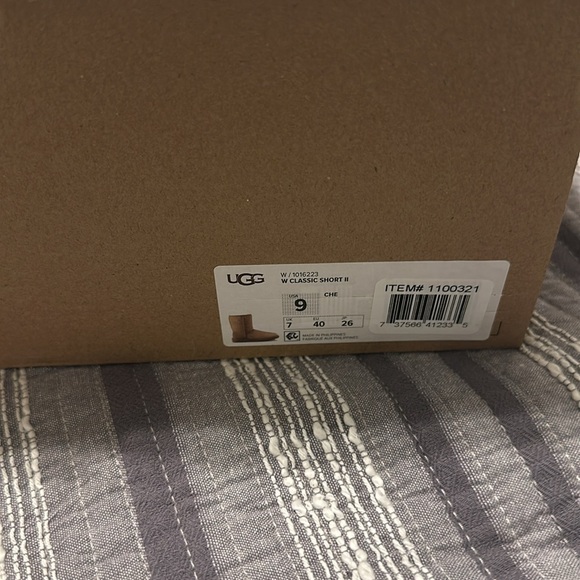 Uggs classic boot. Size 9 chestnut nwt - Picture 6 of 9